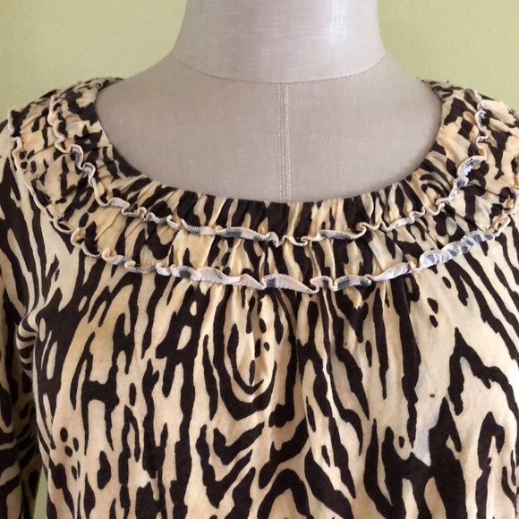 Jones New York Sport Women’s Ruffled Collar Animal Print Top - Picture 2 of 6